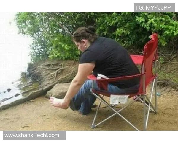 足球场上的幽默时刻各大明星搞笑瞬间大盘点