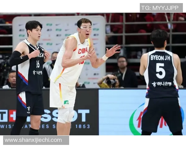 明星齐聚篮球盛宴观看世界杯比赛热情高涨